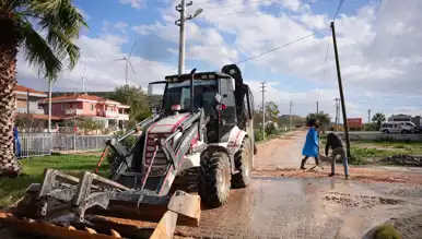 Şiddetli Yağış Ege'yi Vurdu: Hayat Durdu