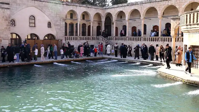 Balıklıgöl'de Sömestr Yoğunluğu: Tarih ve İnanç Turizmi